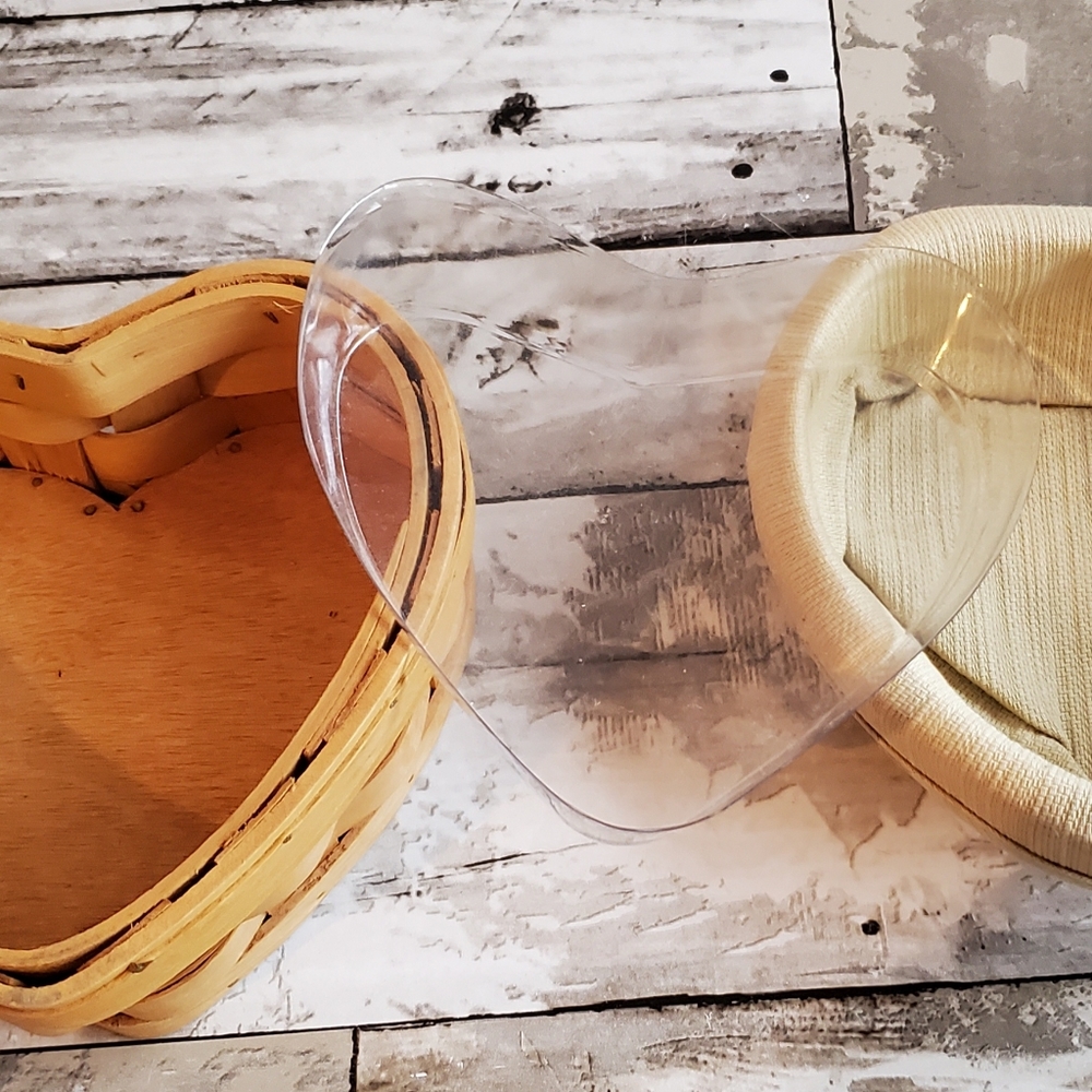 Taskets Renaissance Heart Basket with Fabric and Plastic Liner